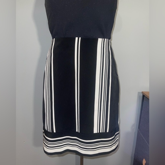 The Limited Dresses & Skirts - The Limited Black and White Striped Mini Skirt EUC woman’s size XS